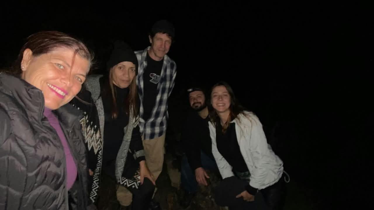Selfie de um grupo de participantes na vigília